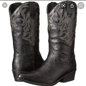 LAST CHANCE Black Cowboy Boots Size 7